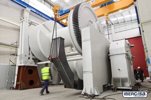 Construcción de un componente naval con ayuda de una grúa ABUS  Construcción de un componente de buque con ayuda de una grúa ABUS en España